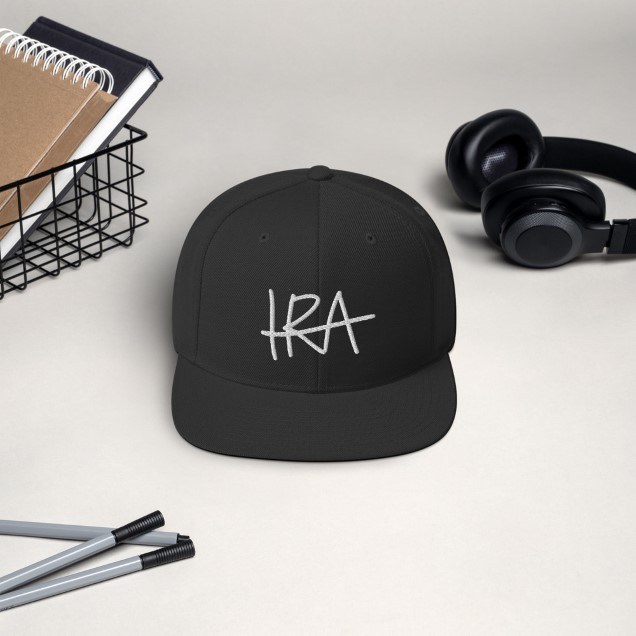 Ira snapback lippis logolla